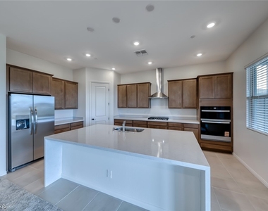 560 Preston Oak Place - Photo Thumbnail 5