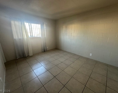 2909 Elm Avenue - Photo Thumbnail 6
