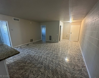 2909 Elm Avenue - Photo Thumbnail 3