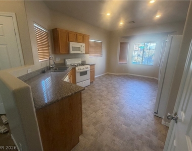 9915 Elkhead Creek Way - Photo Thumbnail 4