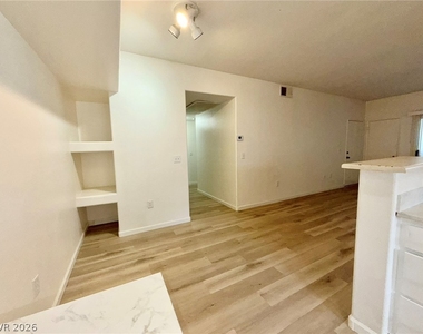 2615 W Gary Avenue - Photo Thumbnail 3