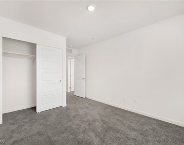 484 Golden Myna Avenue - Photo Thumbnail 16
