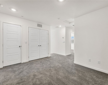 484 Golden Myna Avenue - Photo Thumbnail 10
