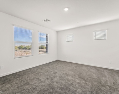 484 Golden Myna Avenue - Photo Thumbnail 11