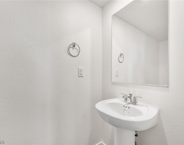 484 Golden Myna Avenue - Photo Thumbnail 9