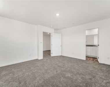 484 Golden Myna Avenue - Photo Thumbnail 12