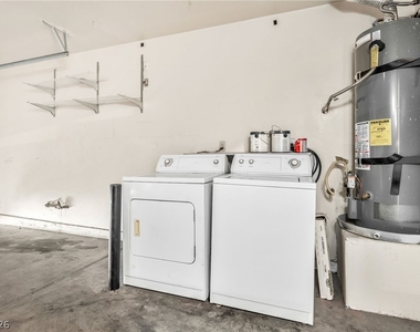 3686 Golden Sunset Court - Photo Thumbnail 23