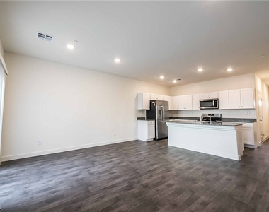 12749 Epperly Street - Photo Thumbnail 4
