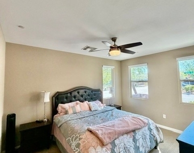 11315 Kraft Mountain Avenue - Photo Thumbnail 17
