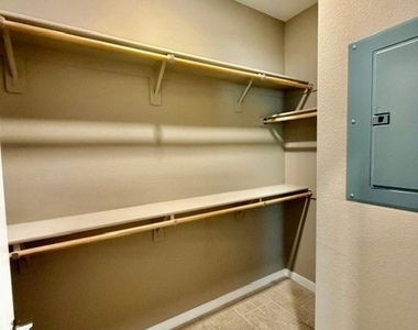 11315 Kraft Mountain Avenue - Photo Thumbnail 21