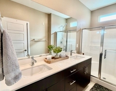 11315 Kraft Mountain Avenue - Photo Thumbnail 20