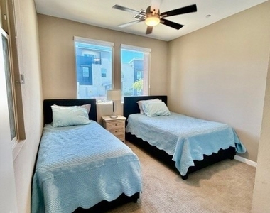 11315 Kraft Mountain Avenue - Photo Thumbnail 15