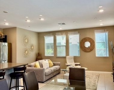 11315 Kraft Mountain Avenue - Photo Thumbnail 6