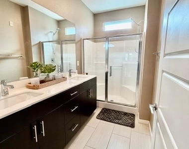 11315 Kraft Mountain Avenue - Photo Thumbnail 19