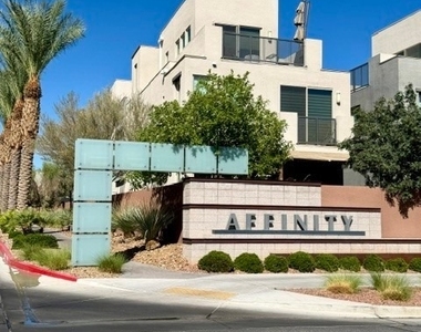 11315 Kraft Mountain Avenue - Photo Thumbnail 30