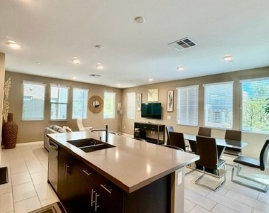11315 Kraft Mountain Avenue - Photo Thumbnail 4