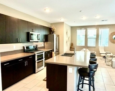 11315 Kraft Mountain Avenue - Photo Thumbnail 2