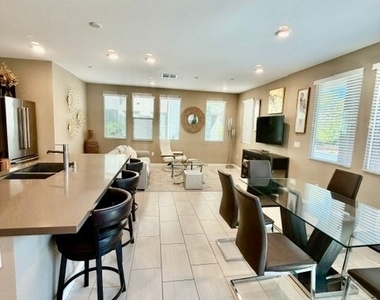 11315 Kraft Mountain Avenue - Photo Thumbnail 3