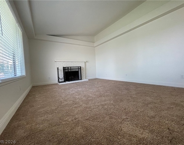 314 Tamarack Drive - Photo Thumbnail 4