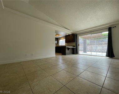314 Tamarack Drive - Photo Thumbnail 13