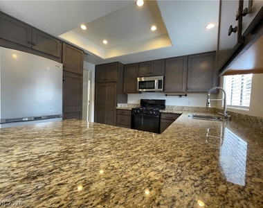 314 Tamarack Drive - Photo Thumbnail 8