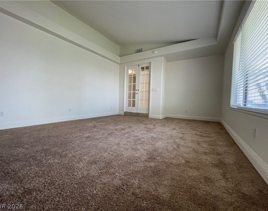 314 Tamarack Drive - Photo Thumbnail 3