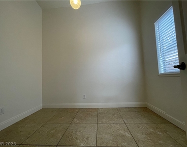 314 Tamarack Drive - Photo Thumbnail 10