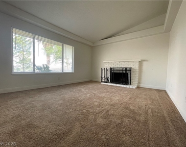 314 Tamarack Drive - Photo Thumbnail 5