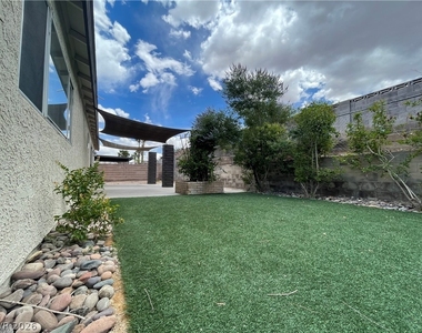 314 Tamarack Drive - Photo Thumbnail 25
