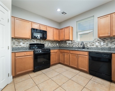 6841 Compass Cove Avenue - Photo Thumbnail 12