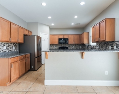 6841 Compass Cove Avenue - Photo Thumbnail 10