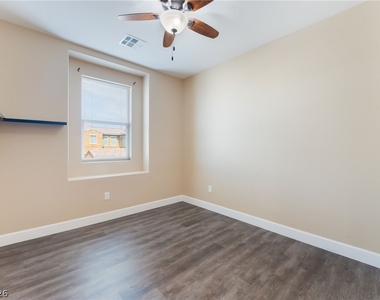 6841 Compass Cove Avenue - Photo Thumbnail 31