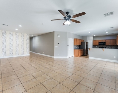 6841 Compass Cove Avenue - Photo Thumbnail 9