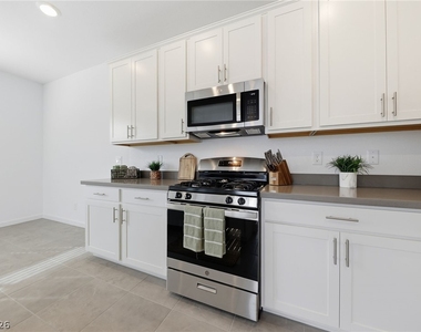 1531 Layla Crossing Avenue - Photo Thumbnail 11