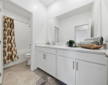1531 Layla Crossing Avenue - Photo Thumbnail 33