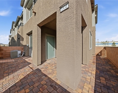 1531 Layla Crossing Avenue - Photo Thumbnail 2
