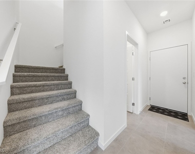 1531 Layla Crossing Avenue - Photo Thumbnail 14