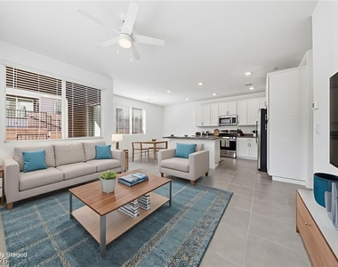 1531 Layla Crossing Avenue - Photo Thumbnail 5