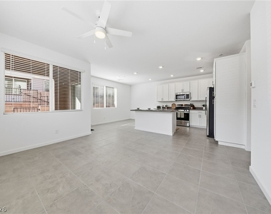 1531 Layla Crossing Avenue - Photo Thumbnail 6