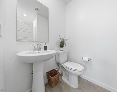 1531 Layla Crossing Avenue - Photo Thumbnail 15