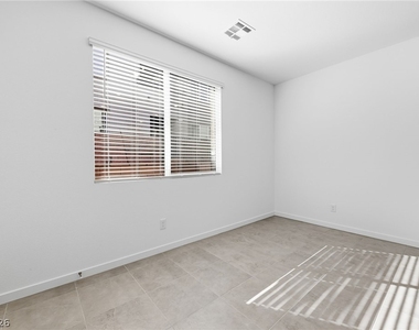 1531 Layla Crossing Avenue - Photo Thumbnail 8