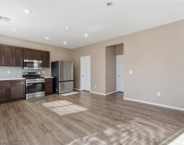 7809 Bear Tooth Cave Court - Photo Thumbnail 31