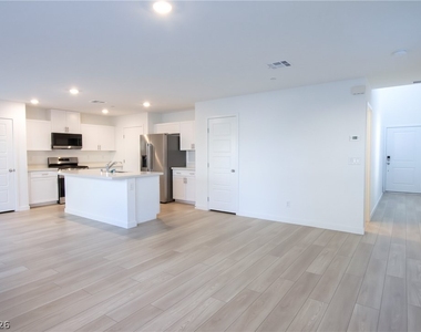 105 Scarhill Track Avenue - Photo Thumbnail 4