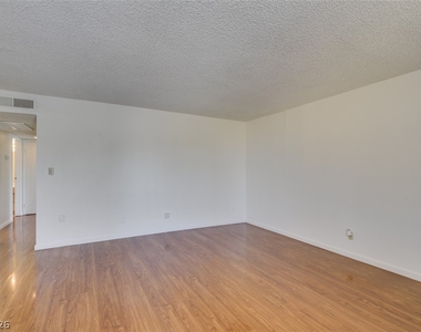 1404 Santa Anita Drive - Photo Thumbnail 11