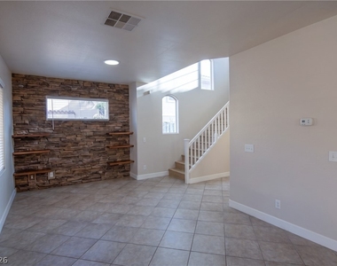 10559 Lessona Street - Photo Thumbnail 4