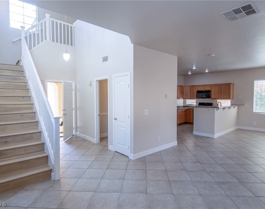 10559 Lessona Street - Photo Thumbnail 3