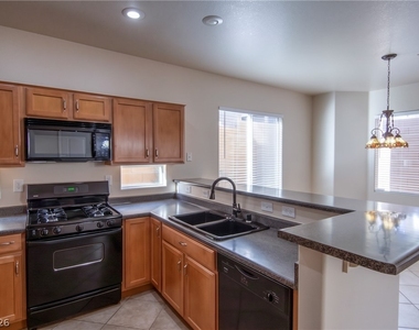 10559 Lessona Street - Photo Thumbnail 6