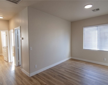 10559 Lessona Street - Photo Thumbnail 17