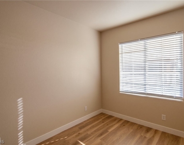 10559 Lessona Street - Photo Thumbnail 18