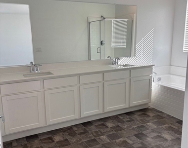 1492 Marsh Bird Street - Photo Thumbnail 9